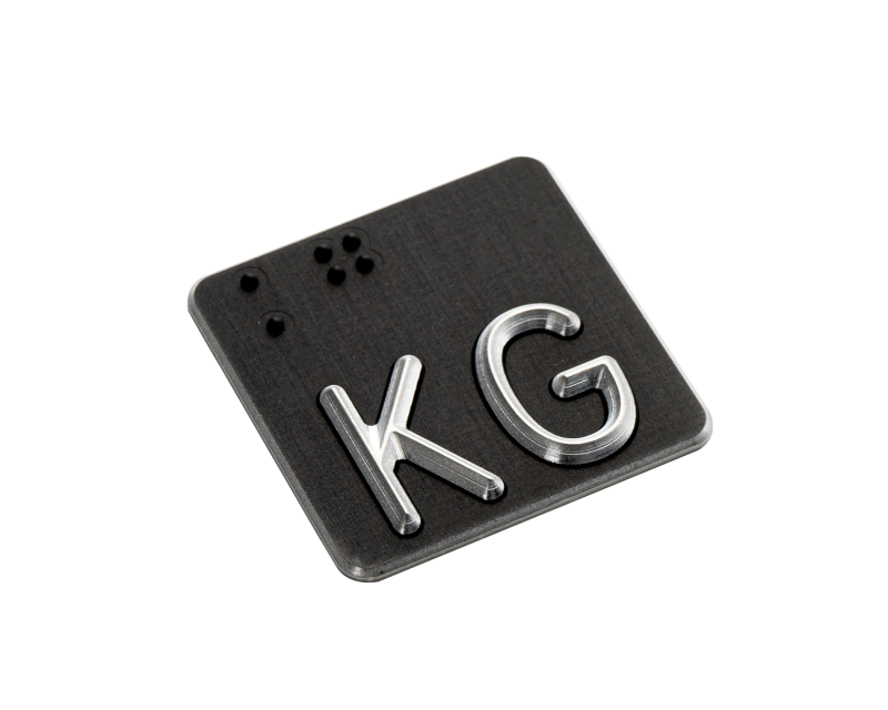 Taktiles Handlaufschild flach Aluminium schwarz eloxiert mit silberner Schrift, freigestellt