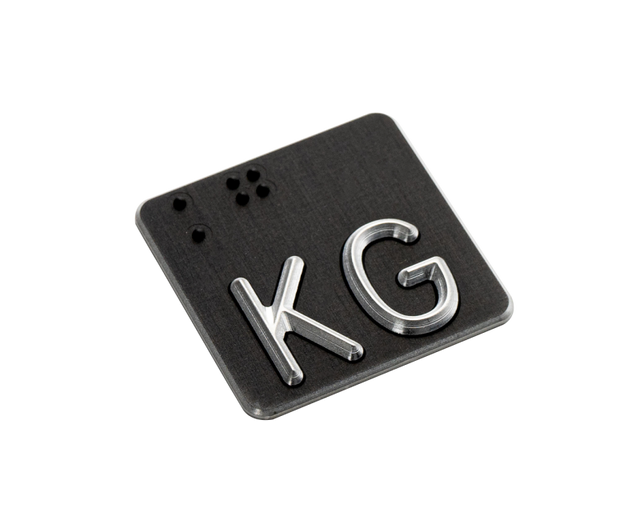 Taktiles Handlaufschild flach Aluminium schwarz eloxiert mit silberner Schrift, freigestellt