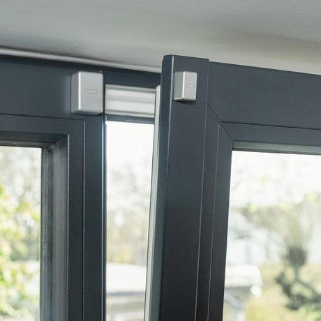 ABUS SENSOR One an einer Terrassentür